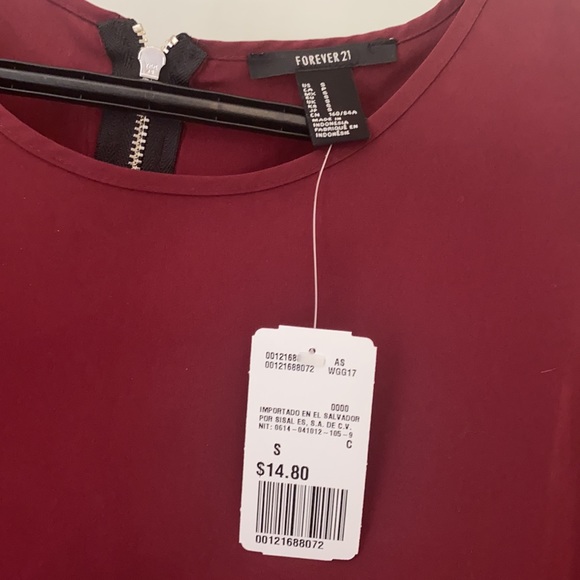 BRAND NEW Forever 21 red top - Picture 2 of 3